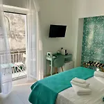 Konukevi Il Balcone Sul Corso 3*
